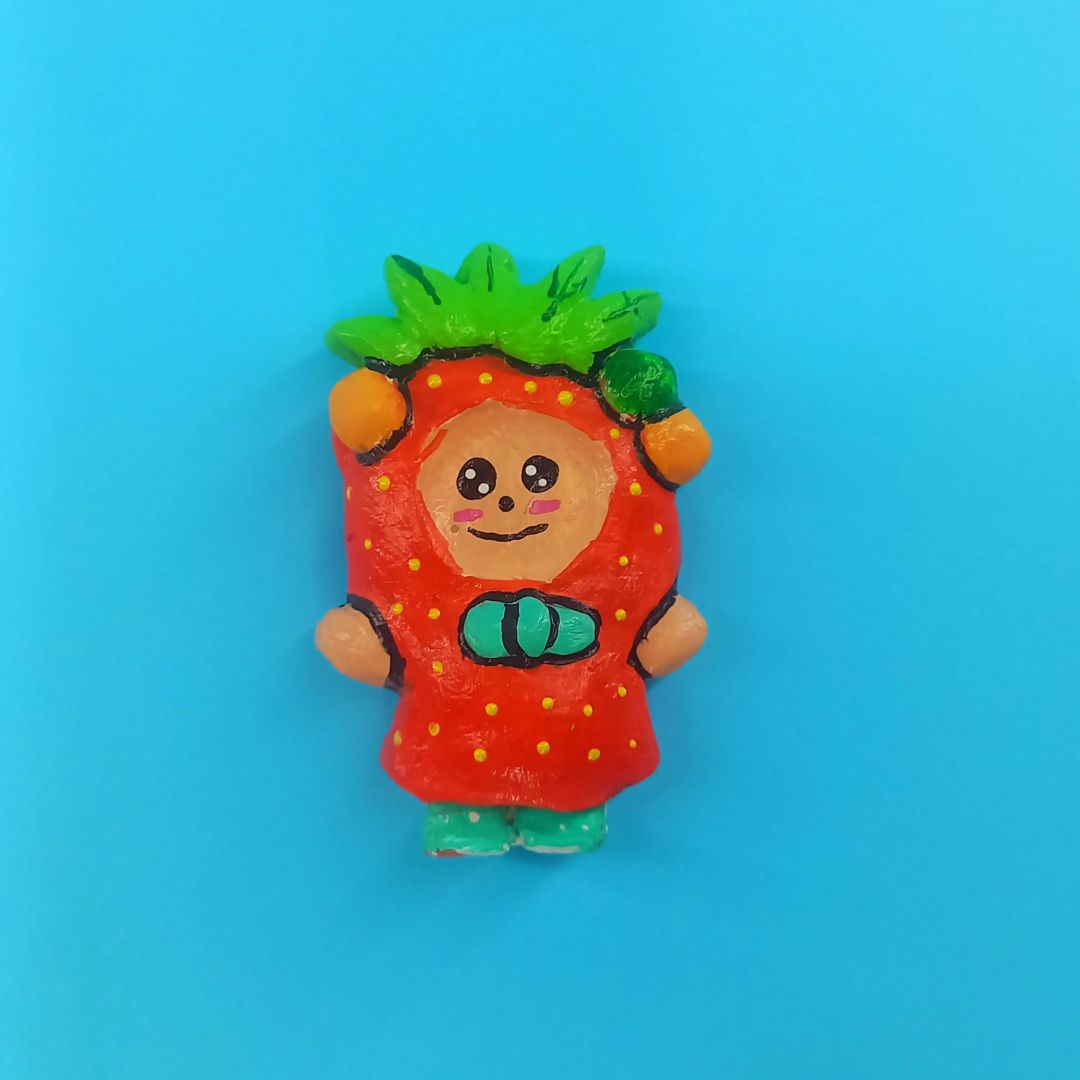 El Yapımı Çilek Kostümlü Çocuk Buzdolabı Magneti